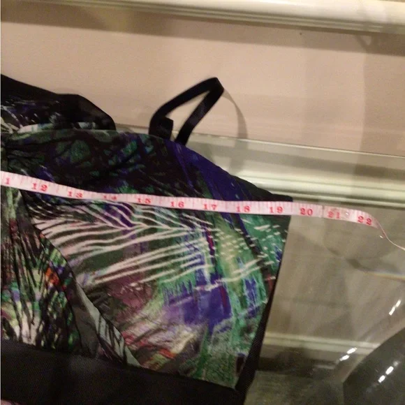 💕HOST PICK💕⬇️P.D.⬇️BCBG MaxAzria evening gown black background with multicolours - Picture 5 of 9